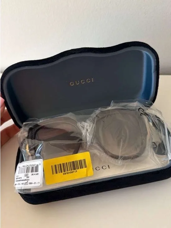 Gucci Brown Tortoiseshell Sunglasses with Gold Coin Medallions - Picture 5 of 6